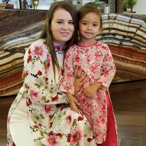 Meet your Posher, Lauren - Picture 3 of 3